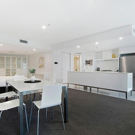 Q Tower At Surfers Paradise - Self Contained Apartments โกลด์โคสต์ ภายนอก รูปภาพ