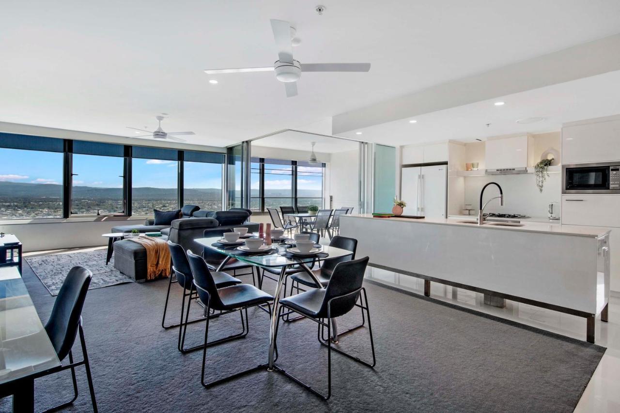 Q Tower At Surfers Paradise - Self Contained Apartments โกลด์โคสต์ ภายนอก รูปภาพ