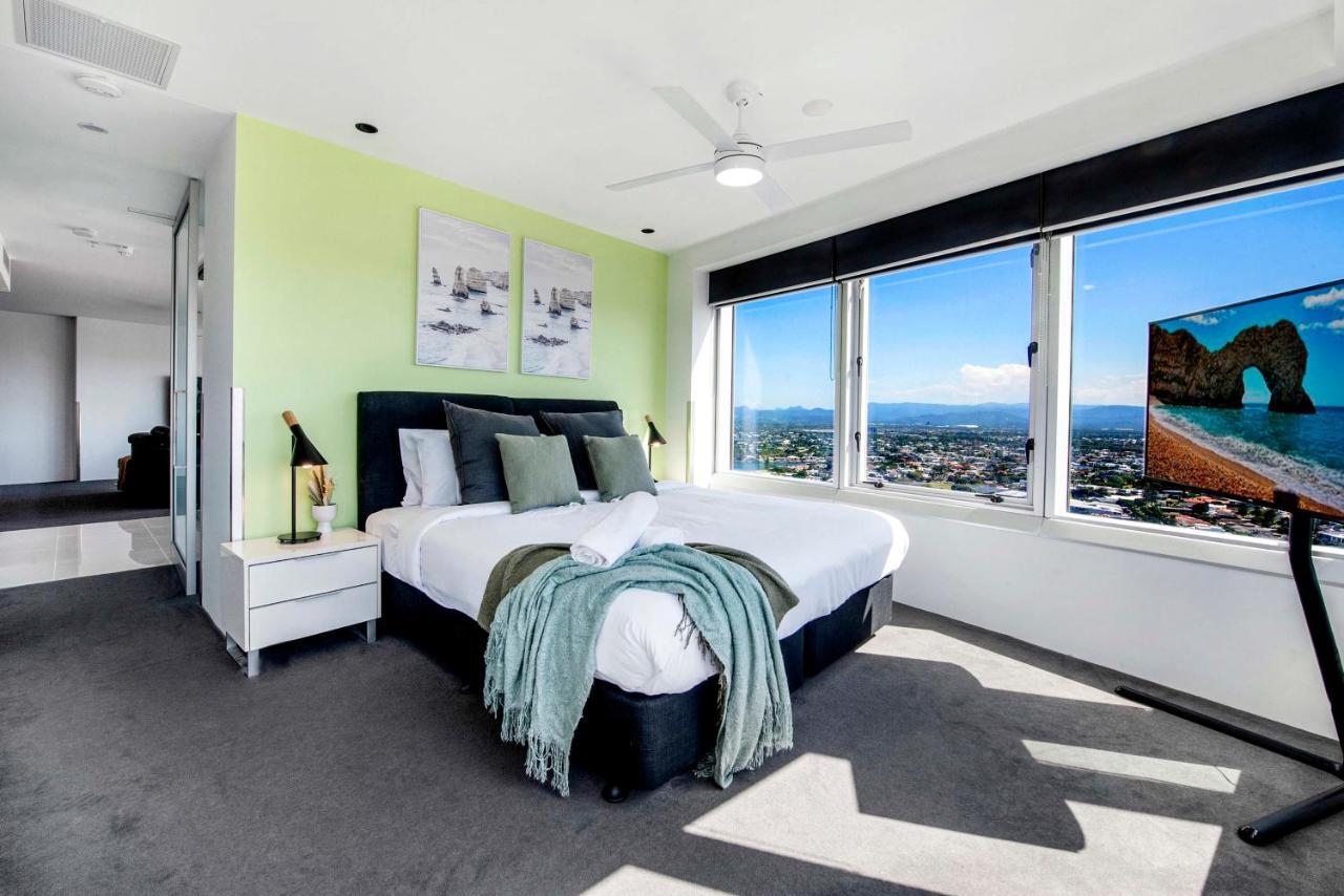Q Tower At Surfers Paradise - Self Contained Apartments โกลด์โคสต์ ภายนอก รูปภาพ