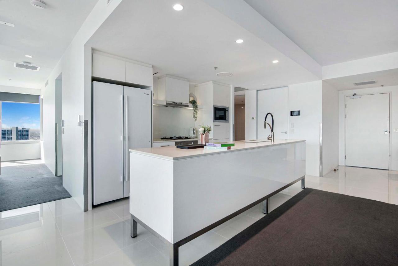 Q Tower At Surfers Paradise - Self Contained Apartments โกลด์โคสต์ ภายนอก รูปภาพ