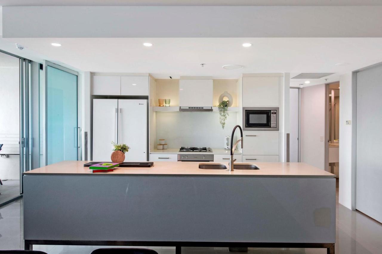 Q Tower At Surfers Paradise - Self Contained Apartments โกลด์โคสต์ ภายนอก รูปภาพ