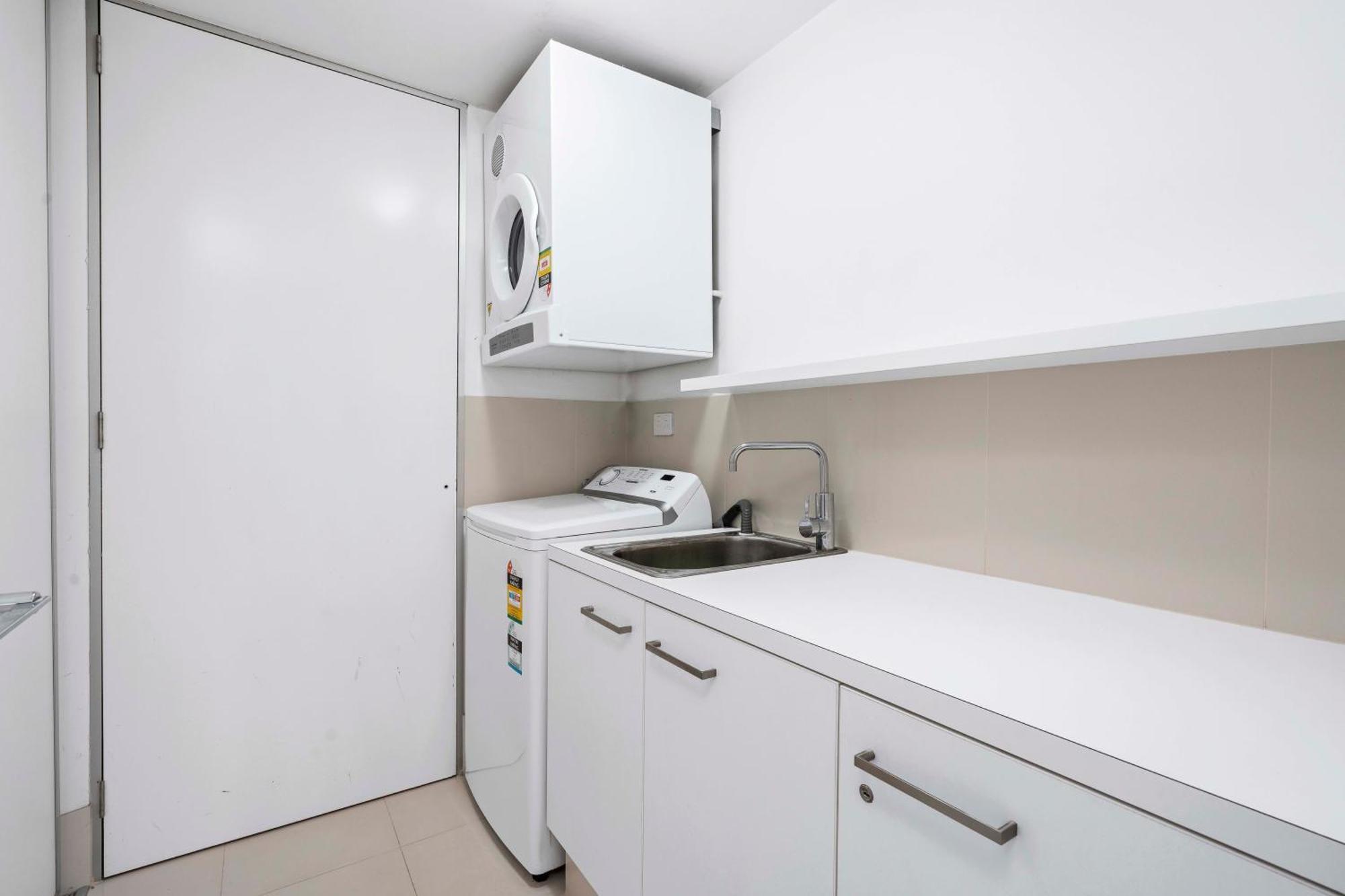 Q Tower At Surfers Paradise - Self Contained Apartments โกลด์โคสต์ ภายนอก รูปภาพ