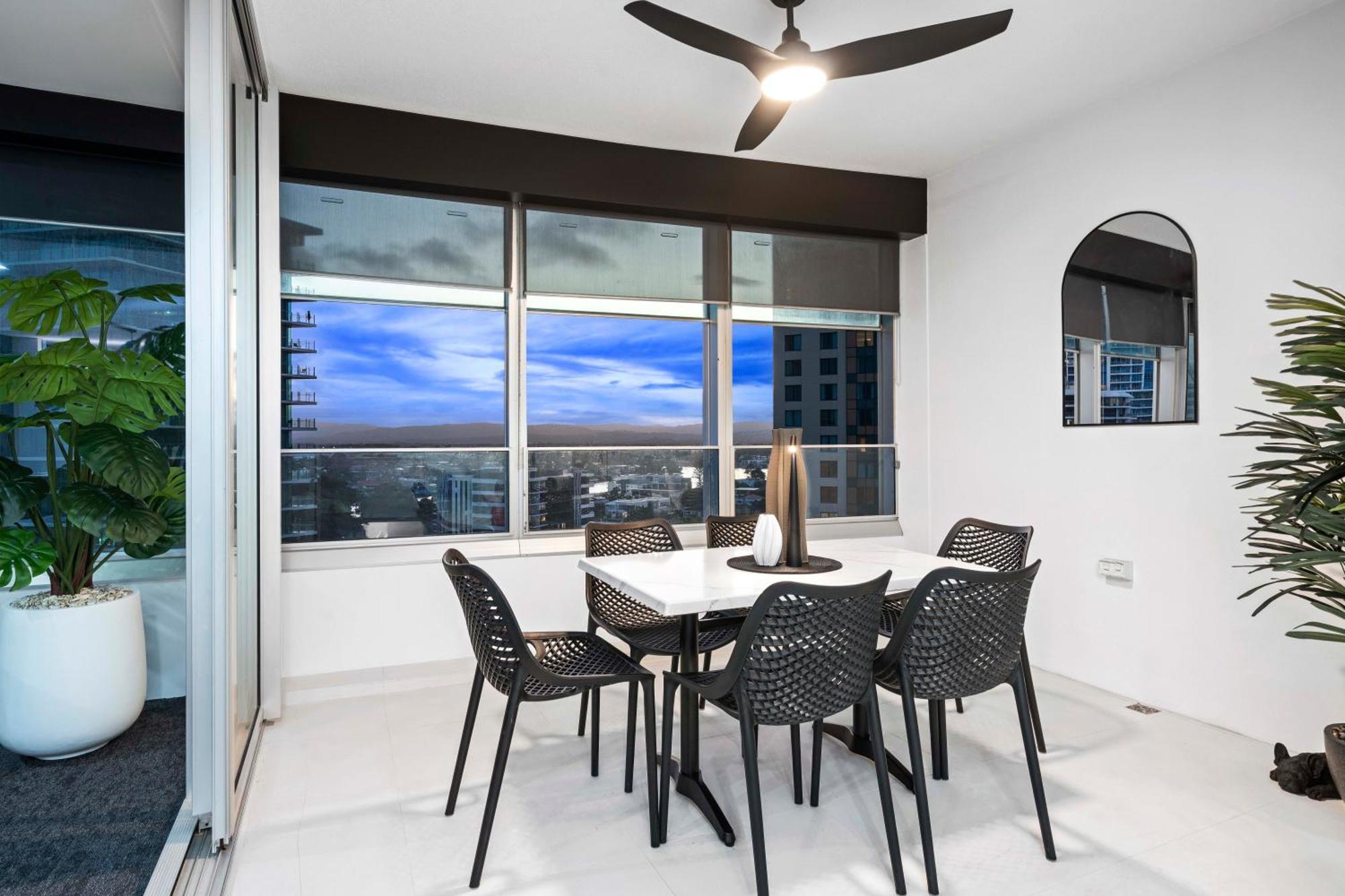 Q Tower At Surfers Paradise - Self Contained Apartments โกลด์โคสต์ ภายนอก รูปภาพ