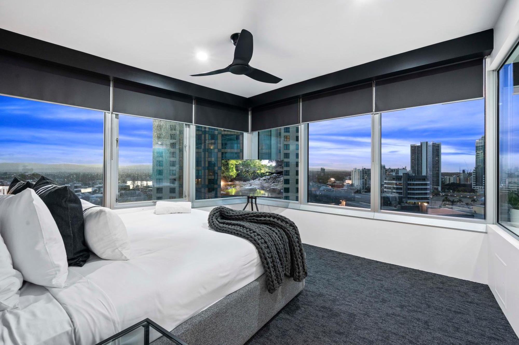 Q Tower At Surfers Paradise - Self Contained Apartments โกลด์โคสต์ ภายนอก รูปภาพ