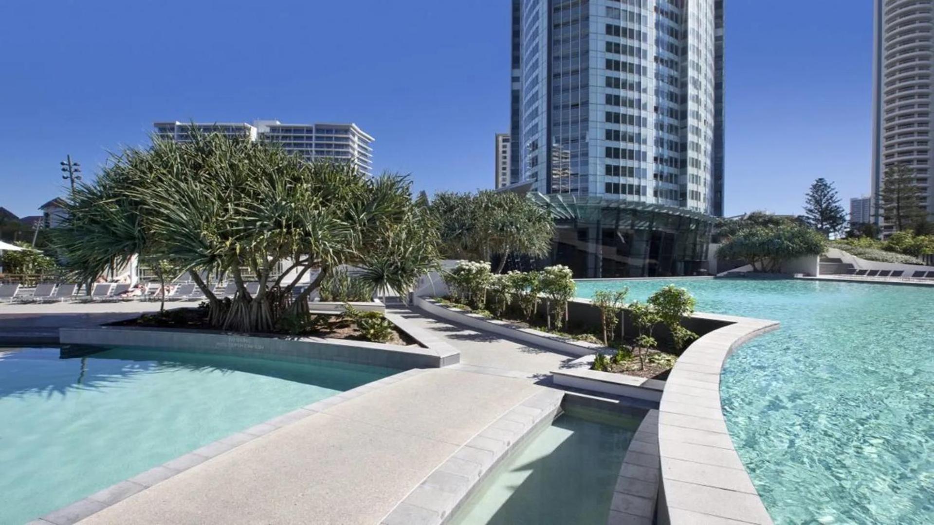 Q Tower At Surfers Paradise - Self Contained Apartments โกลด์โคสต์ ภายนอก รูปภาพ
