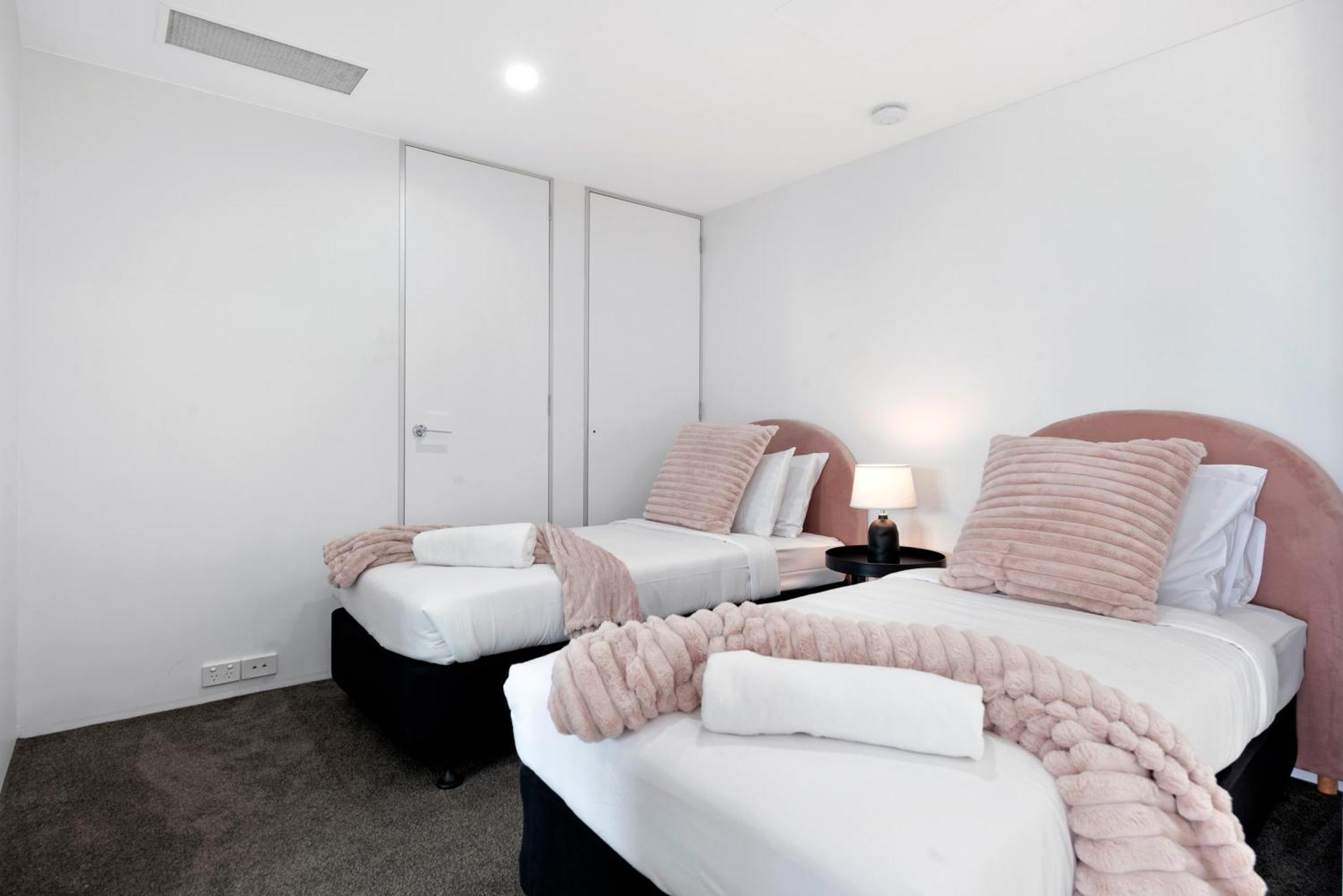 Q Tower At Surfers Paradise - Self Contained Apartments โกลด์โคสต์ ภายนอก รูปภาพ
