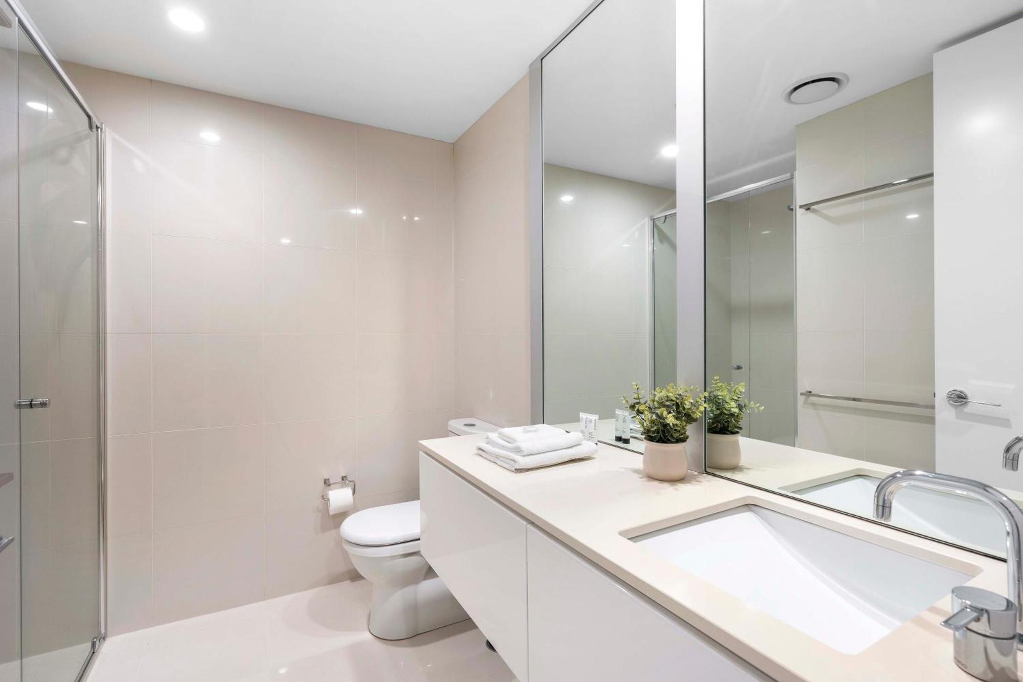 Q Tower At Surfers Paradise - Self Contained Apartments โกลด์โคสต์ ภายนอก รูปภาพ