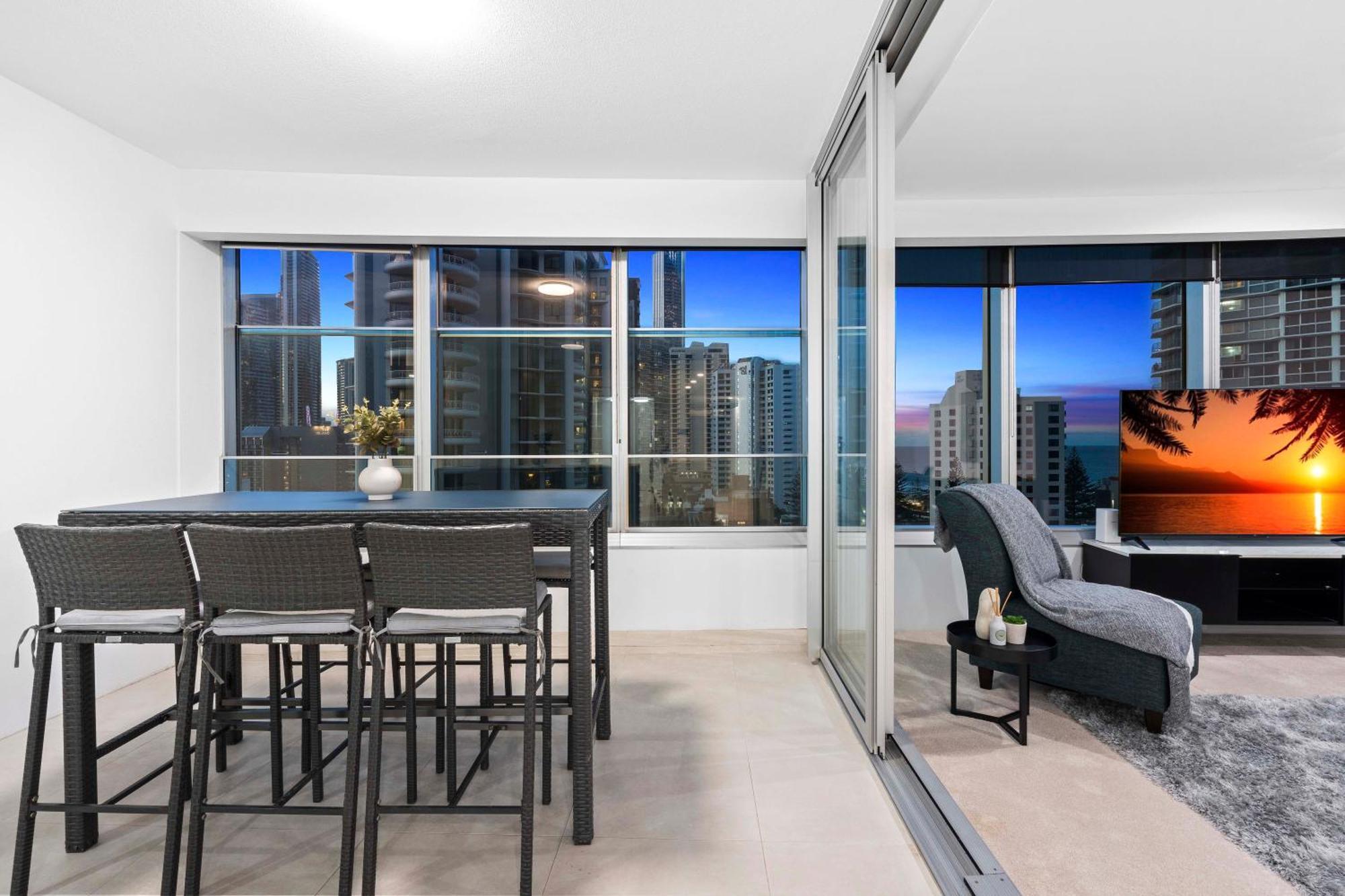 Q Tower At Surfers Paradise - Self Contained Apartments โกลด์โคสต์ ภายนอก รูปภาพ