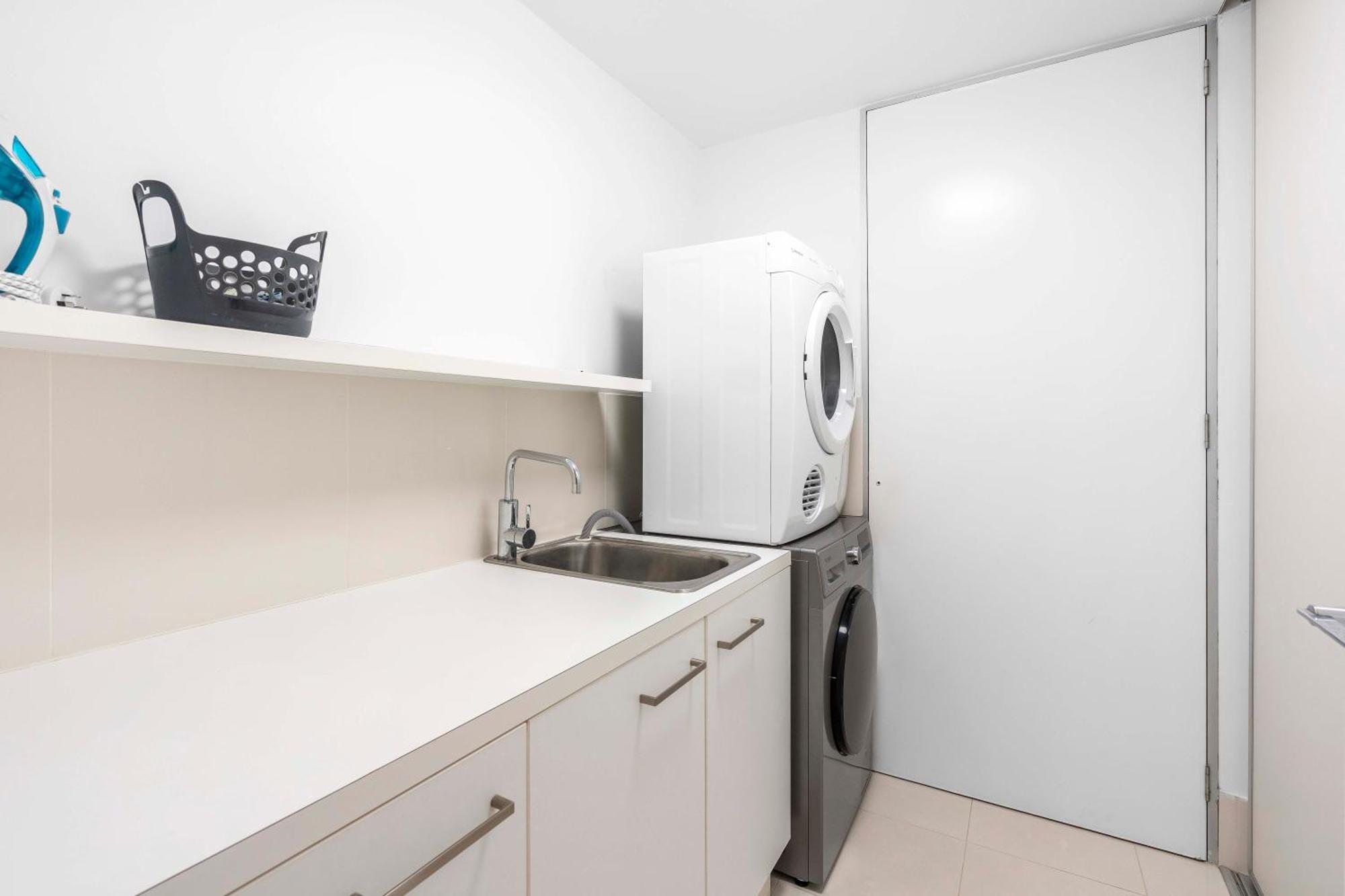 Q Tower At Surfers Paradise - Self Contained Apartments โกลด์โคสต์ ภายนอก รูปภาพ