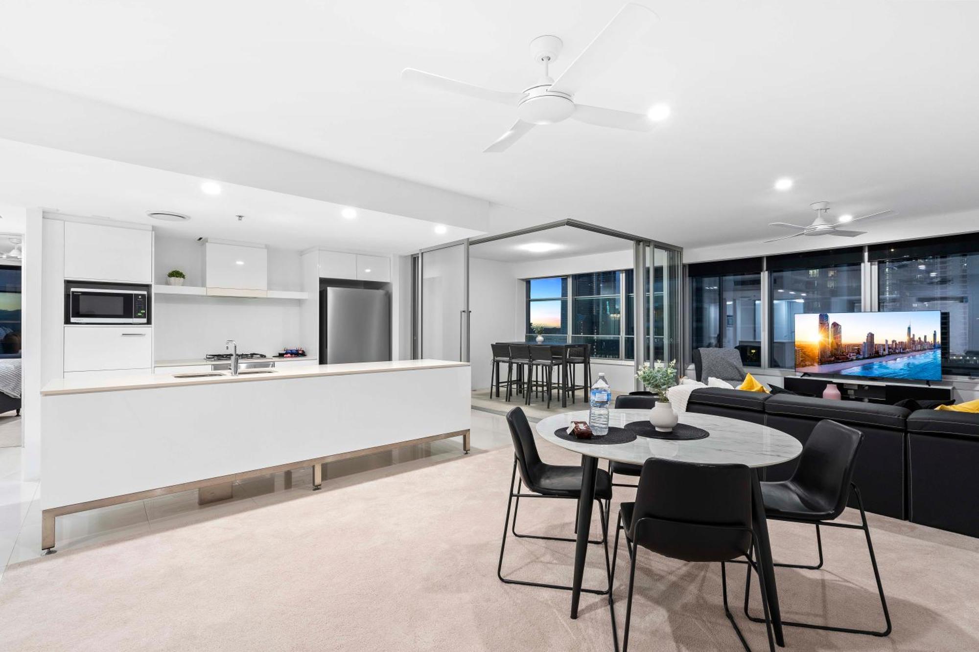 Q Tower At Surfers Paradise - Self Contained Apartments โกลด์โคสต์ ภายนอก รูปภาพ