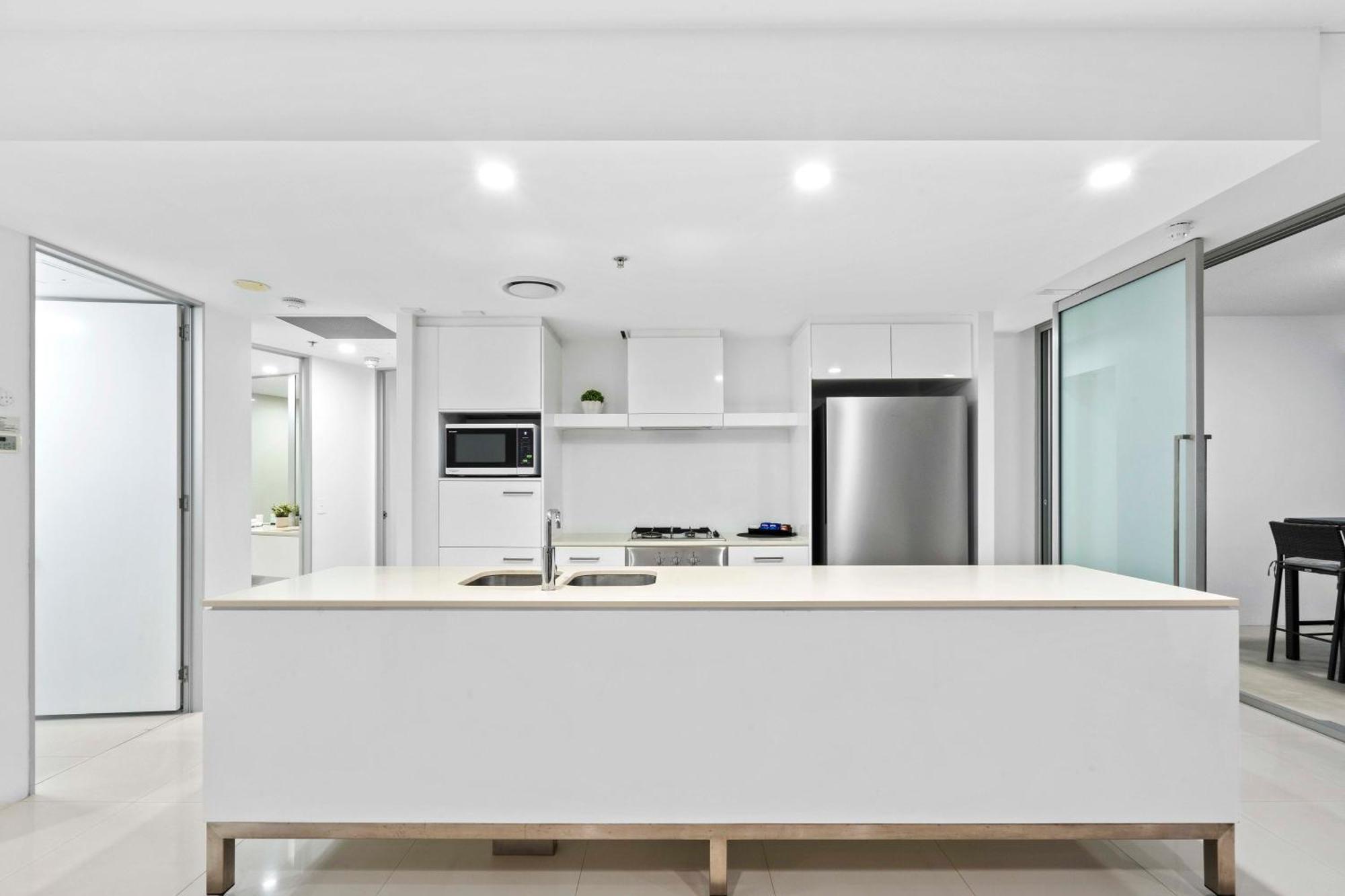 Q Tower At Surfers Paradise - Self Contained Apartments โกลด์โคสต์ ภายนอก รูปภาพ