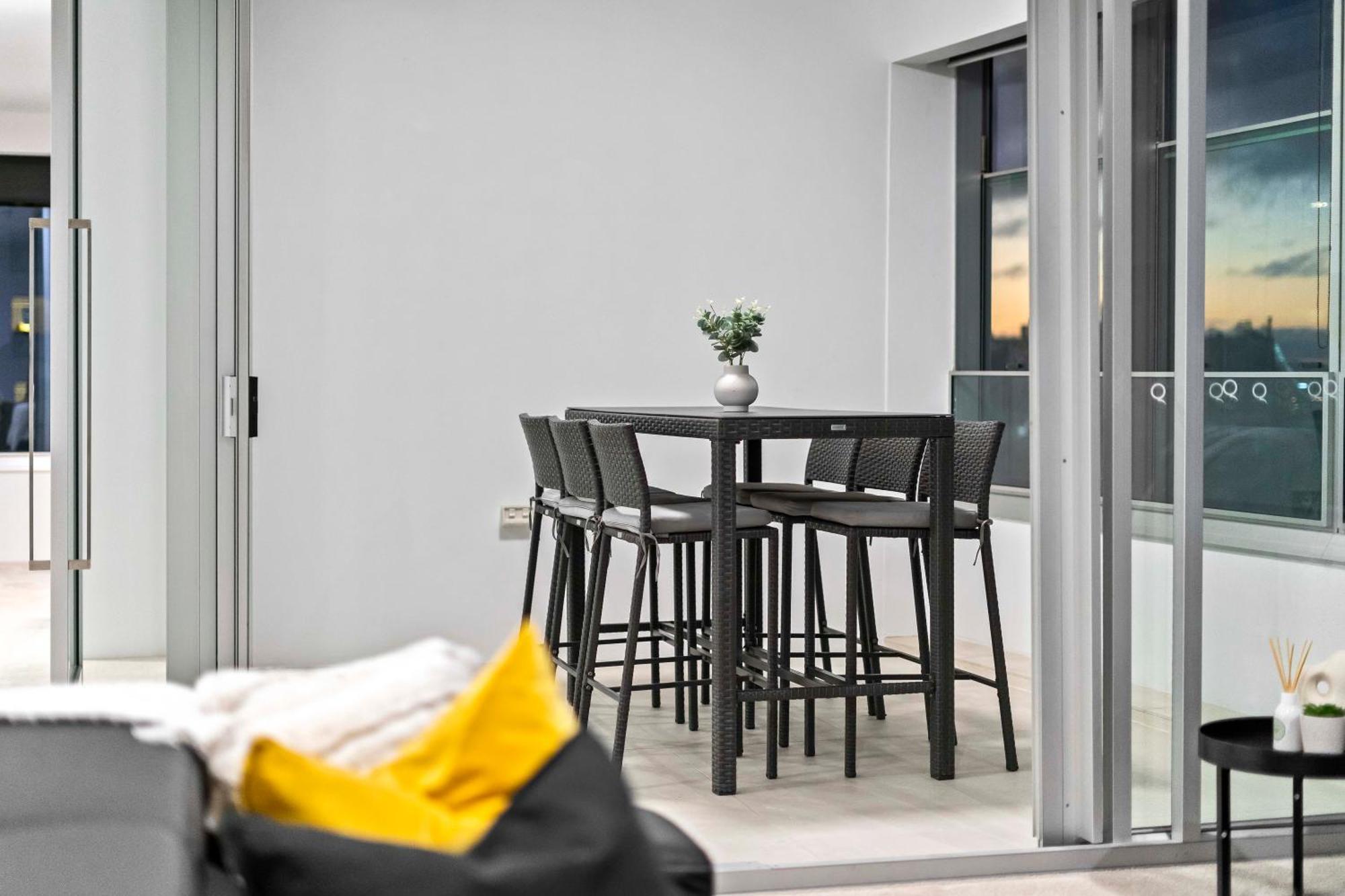 Q Tower At Surfers Paradise - Self Contained Apartments โกลด์โคสต์ ภายนอก รูปภาพ
